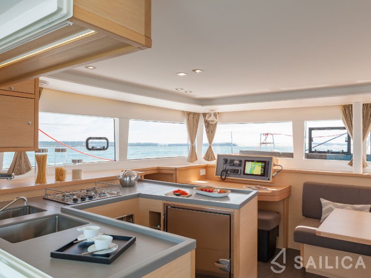 Lagoon 450 S - 4 + 2 cab. - Yacht Charter Sailica