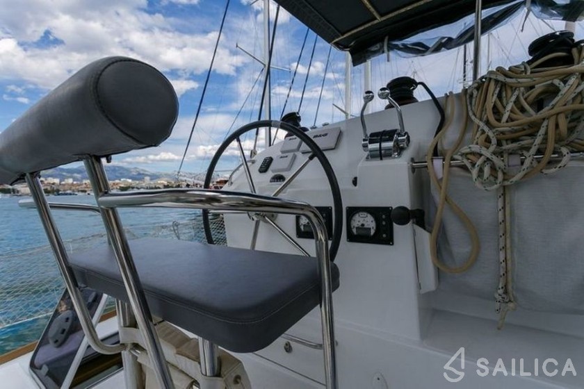Lagoon 400 S2 - Yacht Charter Sailica
