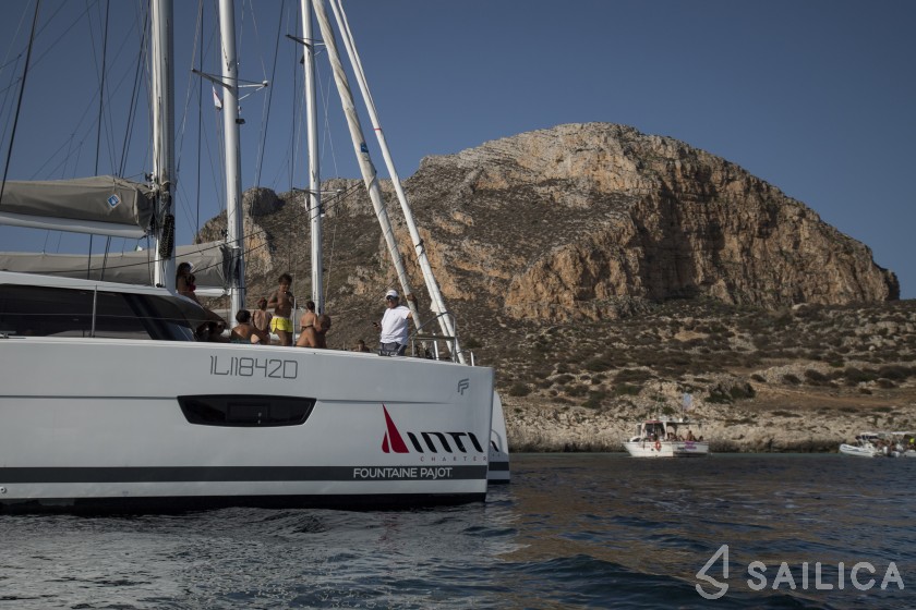 Lucia 40 - Yacht Charter Sailica