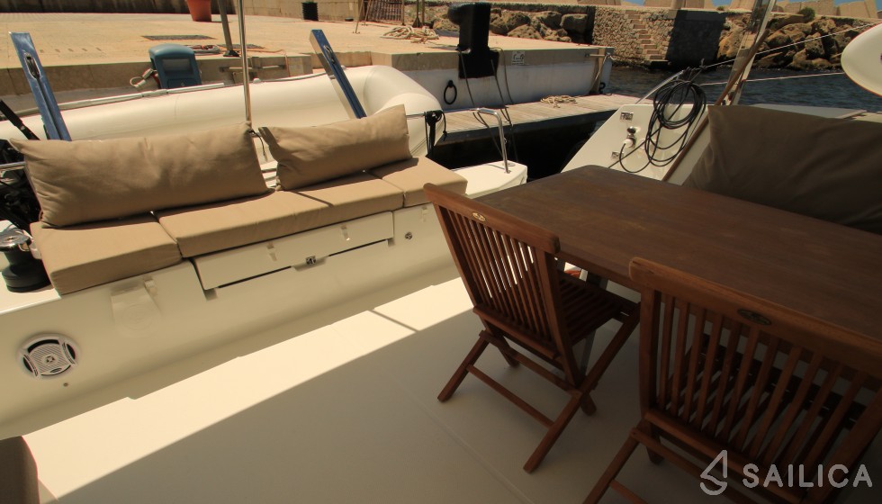 Lucia 40 - Yacht Charter Sailica