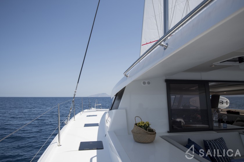 Saona 47 - Yacht Charter Sailica