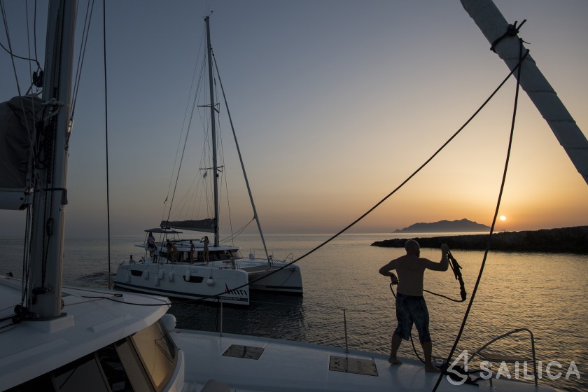 Astréa 42 - Yacht Charter Sailica