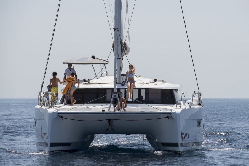 Astréa 42 - Yacht Charter Sailica
