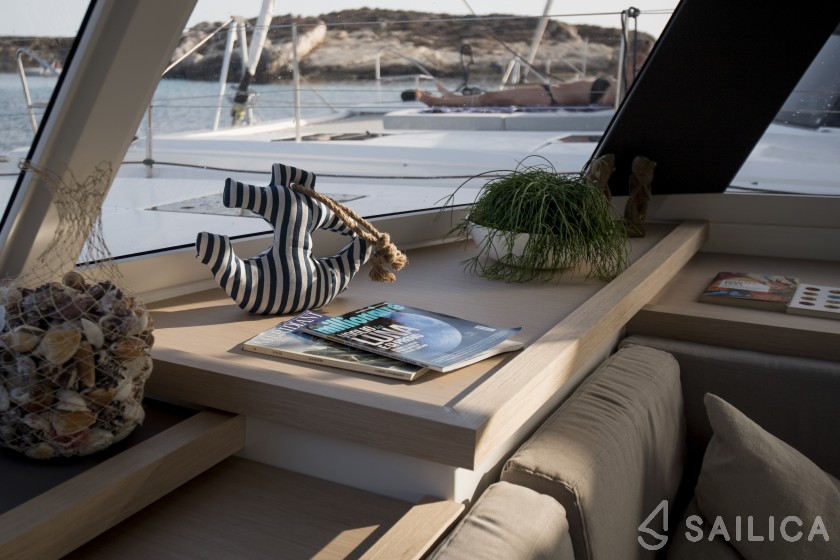 Astréa 42 - Yacht Charter Sailica