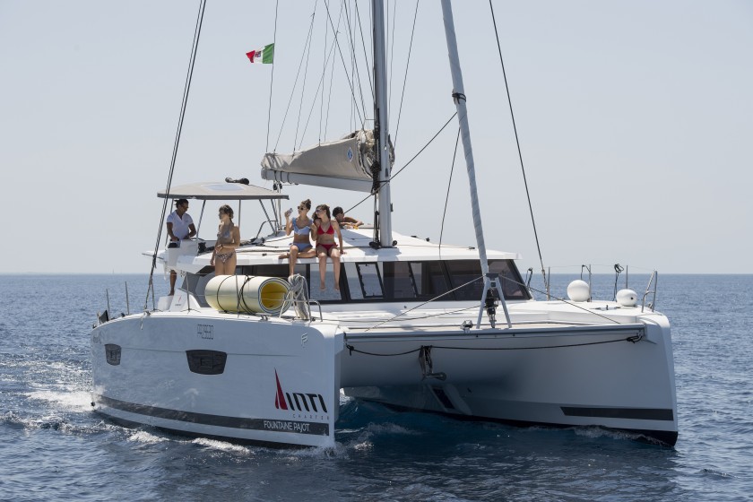 Astréa 42 - Yacht Charter Sailica