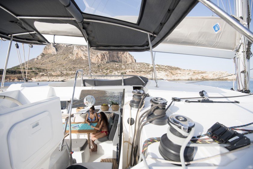 Astréa 42 - Yacht Charter Sailica