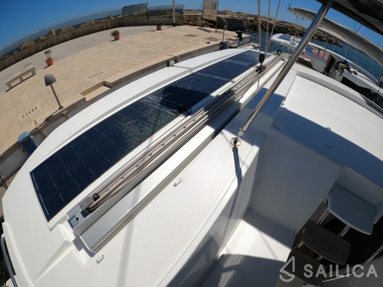 Astréa 42 - Yacht Charter Sailica
