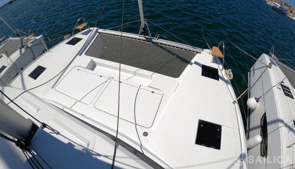 Astréa 42 - Yacht Charter Sailica