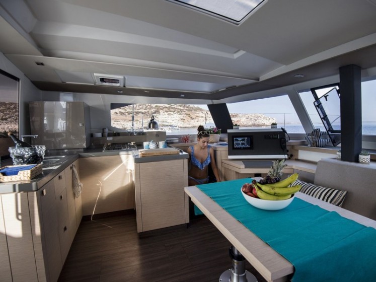 Astréa 42 - Yacht Charter Sailica