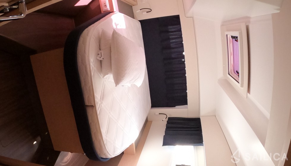 Astréa 42 - Yacht Charter Sailica