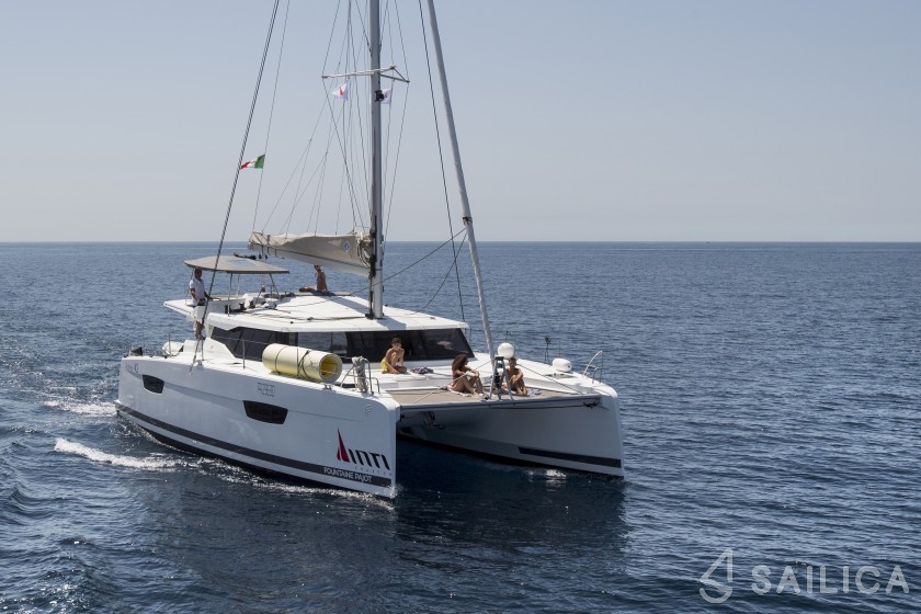Astréa 42 - Yacht Charter Sailica