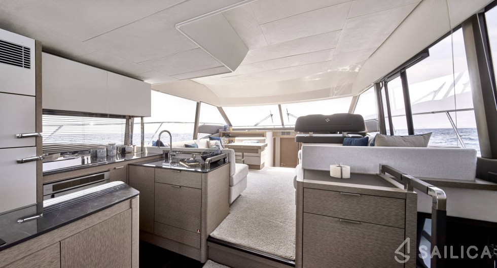 Prestige 590 Fly - Yacht Charter Sailica