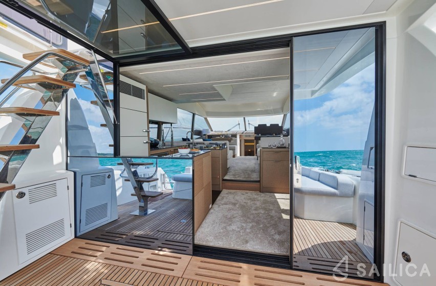 Prestige 590 Fly - Yacht Charter Sailica
