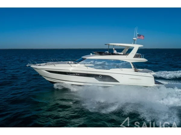 Prestige 590 Fly - Yacht Charter Sailica