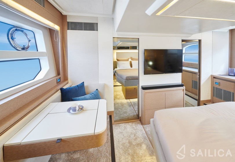 Prestige 590 Fly - Yacht Charter Sailica