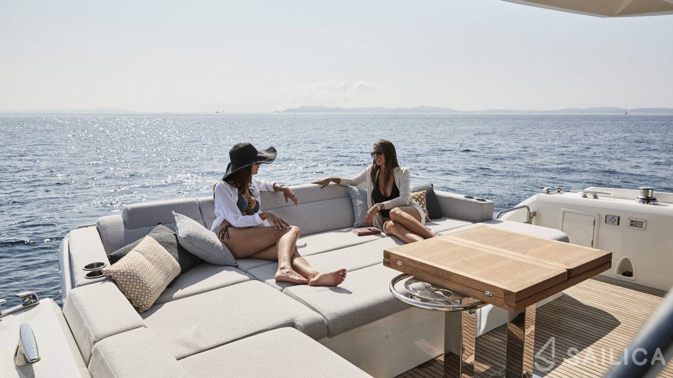 Prestige 590 Fly - Yacht Charter Sailica