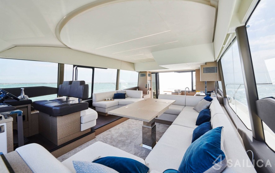 Prestige 590 Fly - Yacht Charter Sailica