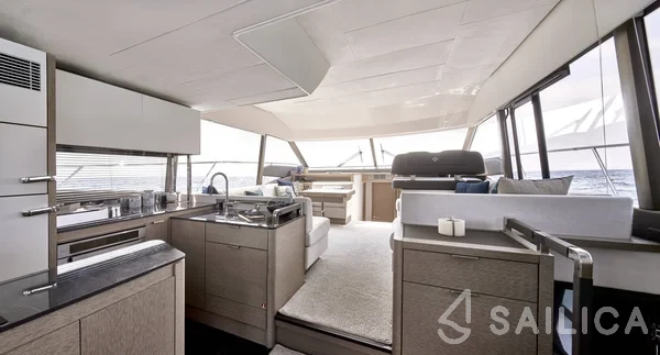 Prestige 590 Fly - Yacht Charter Sailica