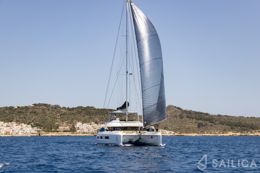Lagoon 55 - Yacht Charter Sailica