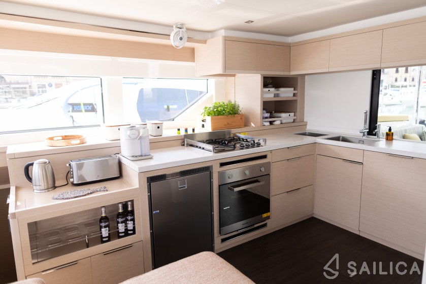 Lagoon 55 - Yacht Charter Sailica