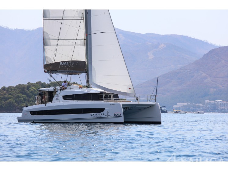 Bali 4.2 - Yacht Charter Sailica