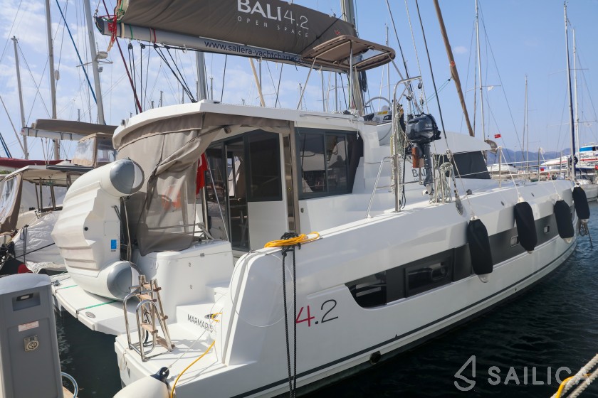Bali 4.2 - Yacht Charter Sailica