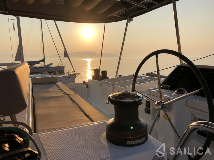 Lagoon 450  Flybridge - Yacht Charter Sailica