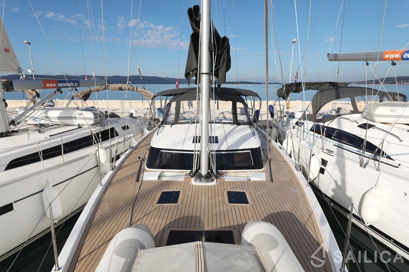 Elan GT6 - Yacht Charter Sailica