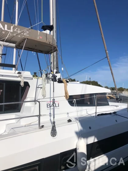 Bali 4.2 - Yacht Charter Sailica