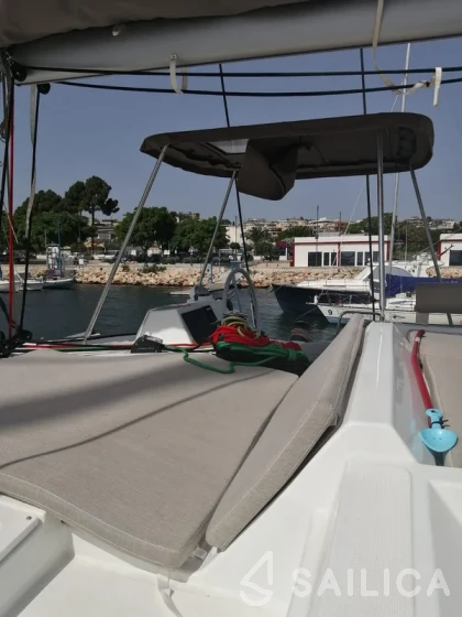 Bali 4.2 - Yacht Charter Sailica