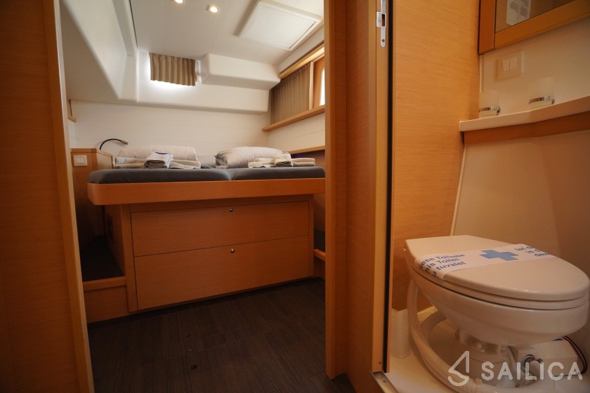 Lagoon 450  Flybridge - Yacht Charter Sailica