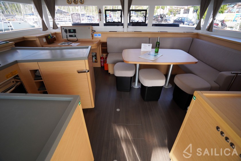 Lagoon 450  Flybridge - Yacht Charter Sailica