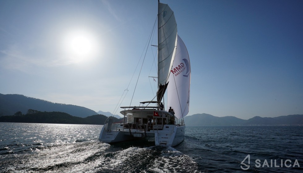 Lagoon 450  Flybridge - Yacht Charter Sailica