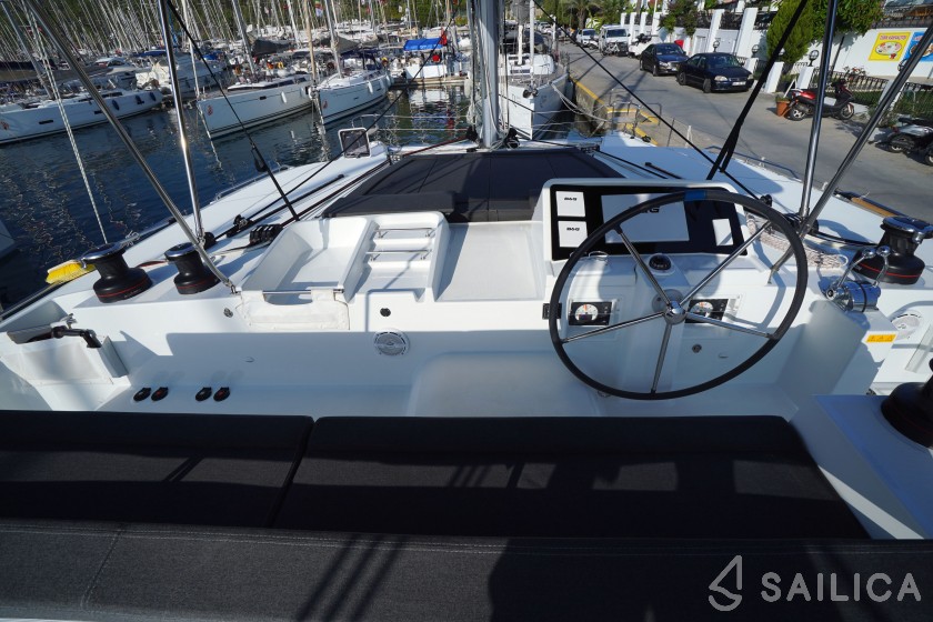 Lagoon 450  Flybridge - Yacht Charter Sailica