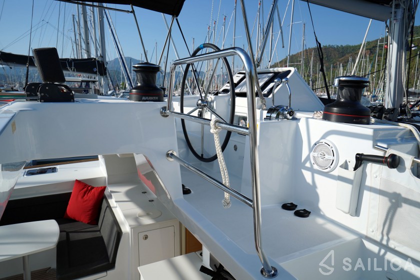 Lagoon 450  Flybridge - Yacht Charter Sailica