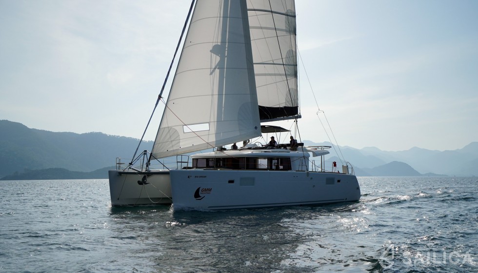Lagoon 450  Flybridge - Yacht Charter Sailica