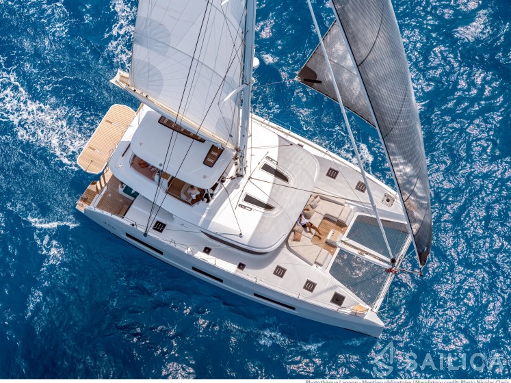 Lagoon 55 - Yacht Charter Sailica