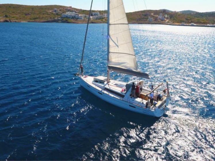 Oceanis 45 - Yacht Charter Sailica