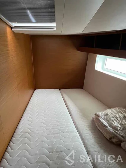 Jeanneau 54 - Yacht Charter Sailica