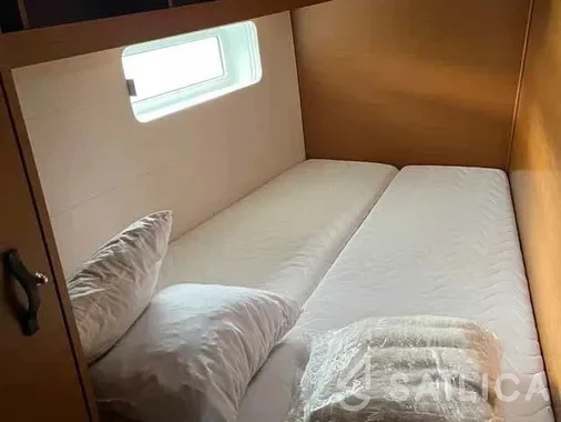 Jeanneau 54 - Yacht Charter Sailica
