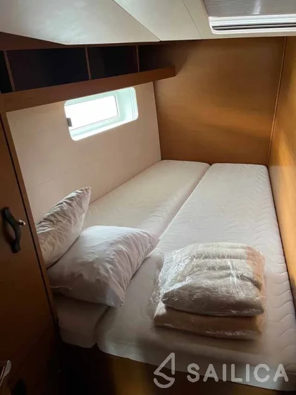 Jeanneau 54 - Yacht Charter Sailica