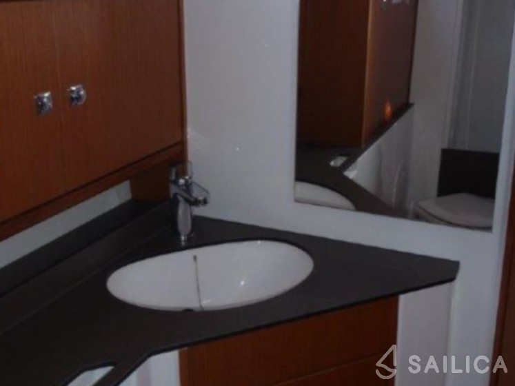 Bavaria 33 Cruiser - Yacht Charter Sailica