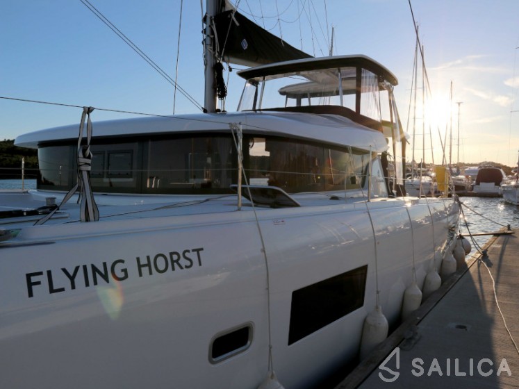 Lagoon 42 - Yacht Charter Sailica