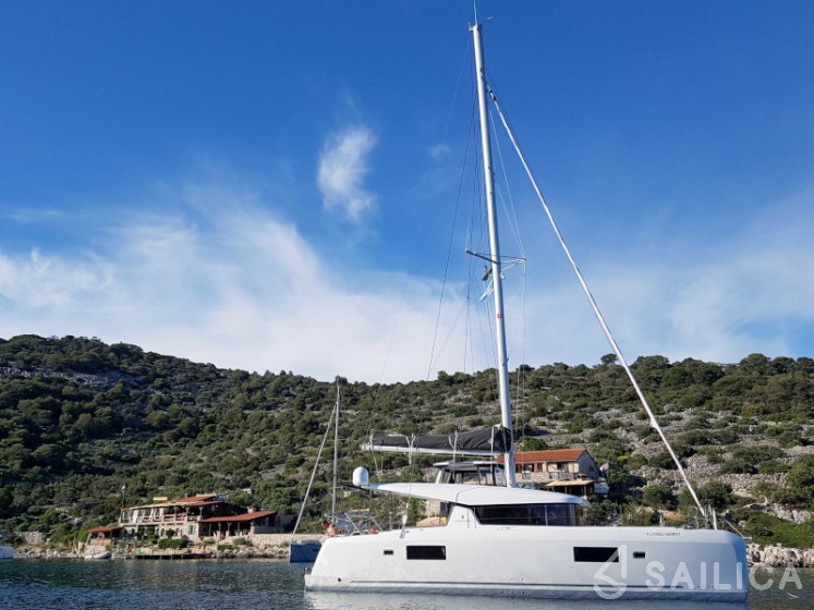 Lagoon 42 - Yacht Charter Sailica