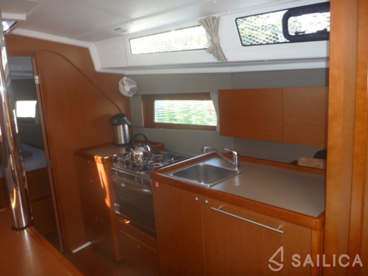 Oceanis 38 - Yacht Charter Sailica
