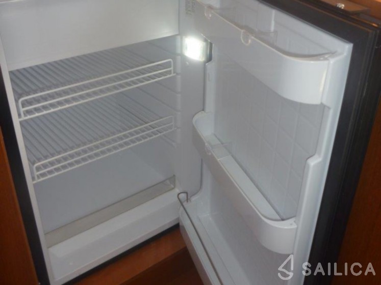 Oceanis 38 - Yacht Charter Sailica