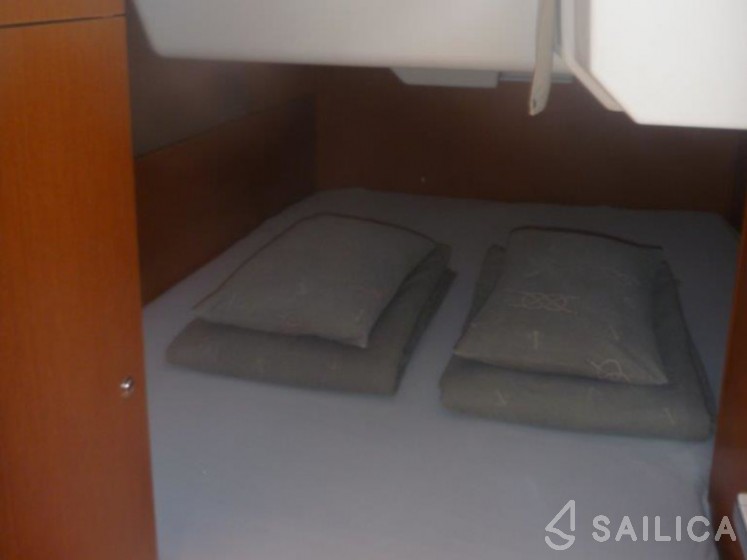 Oceanis 38 - Yacht Charter Sailica