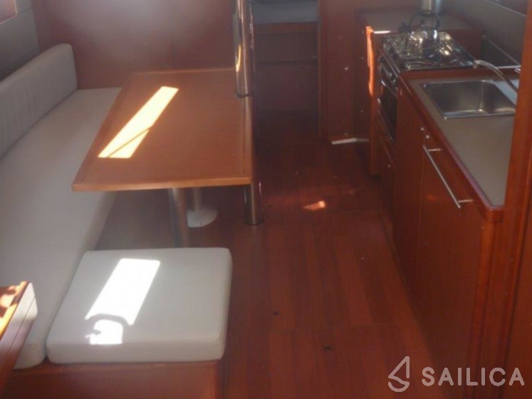 Oceanis 38 - Yacht Charter Sailica