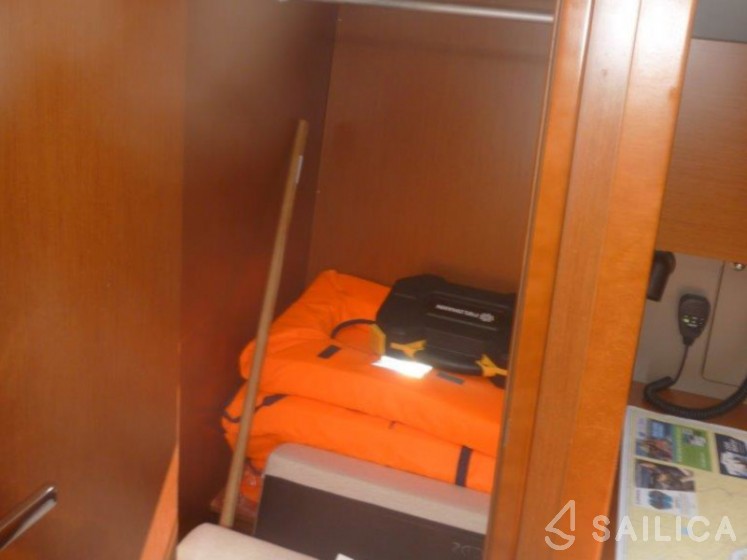 Oceanis 38 - Yacht Charter Sailica