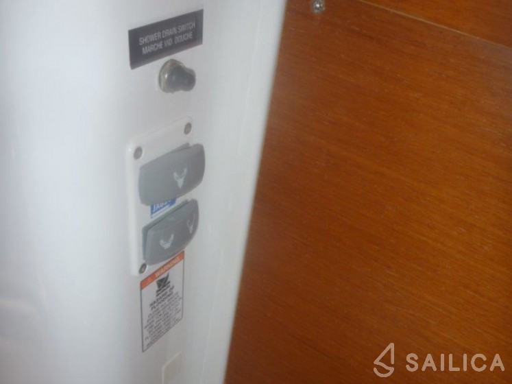 Oceanis 38 - Yacht Charter Sailica